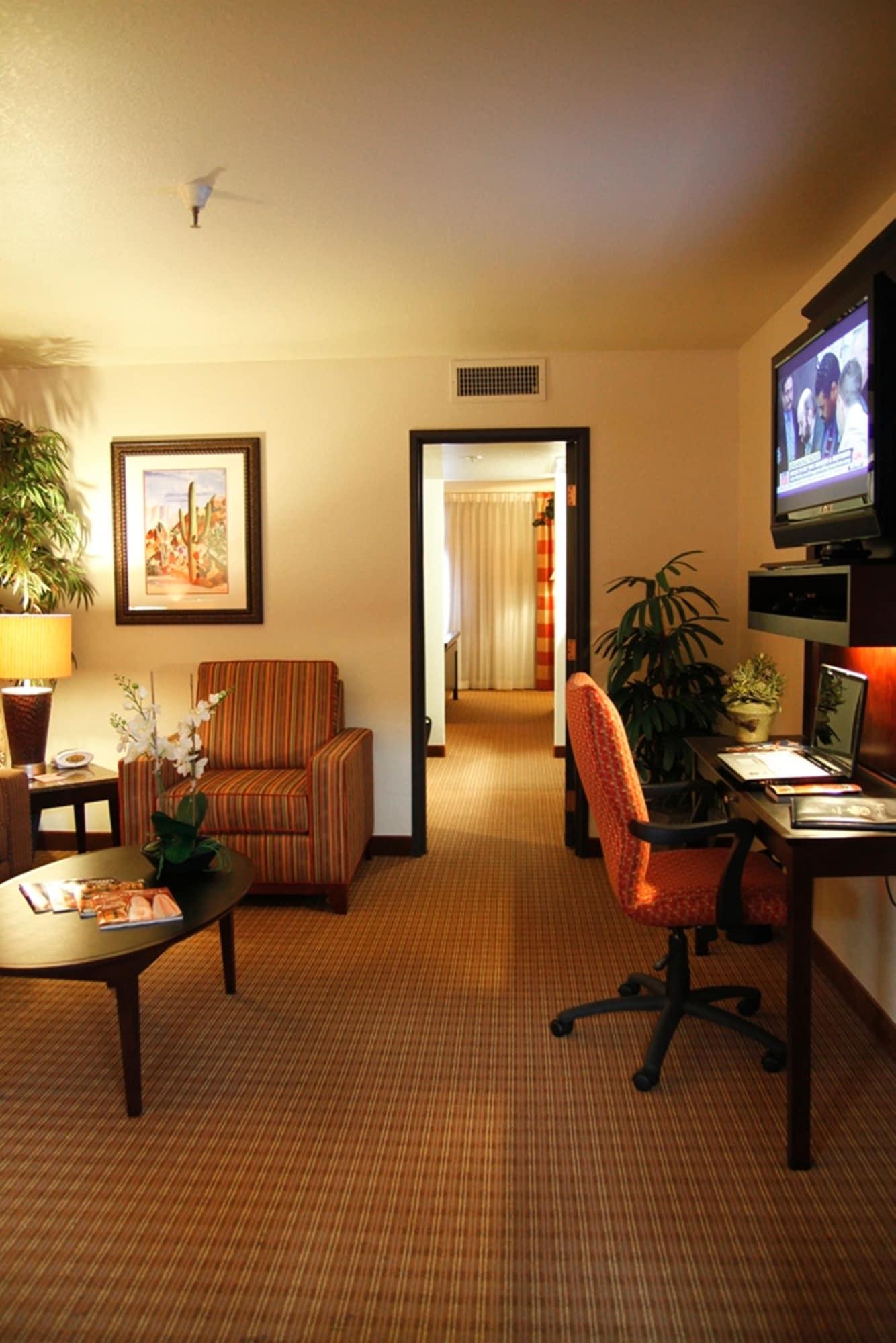 Ramada By Wyndham Viscount Suites Tucson East Room photo